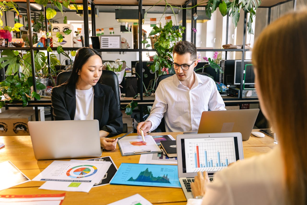 Manufacturing HR system managing workers attendance and payroll